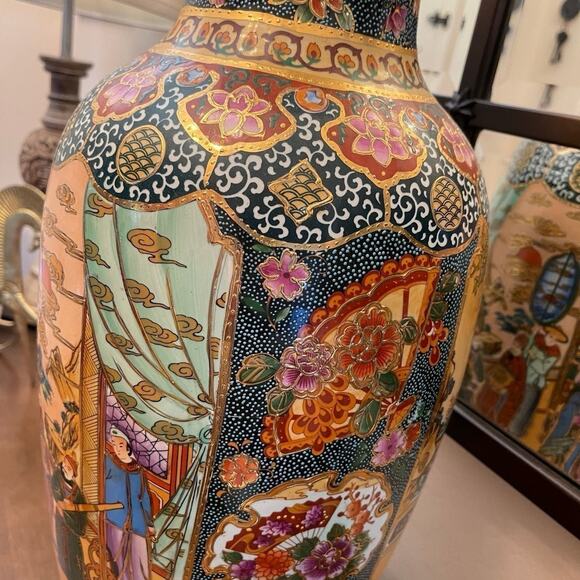 Magnificent Satsuma  Japanese ornate vase Geisha scenery 24” giant STUNNING - Picture 11 of 13